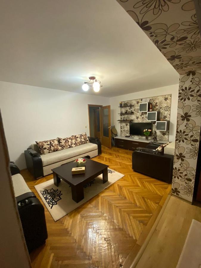 Friend'S House Apartamento Piteşti Exterior foto